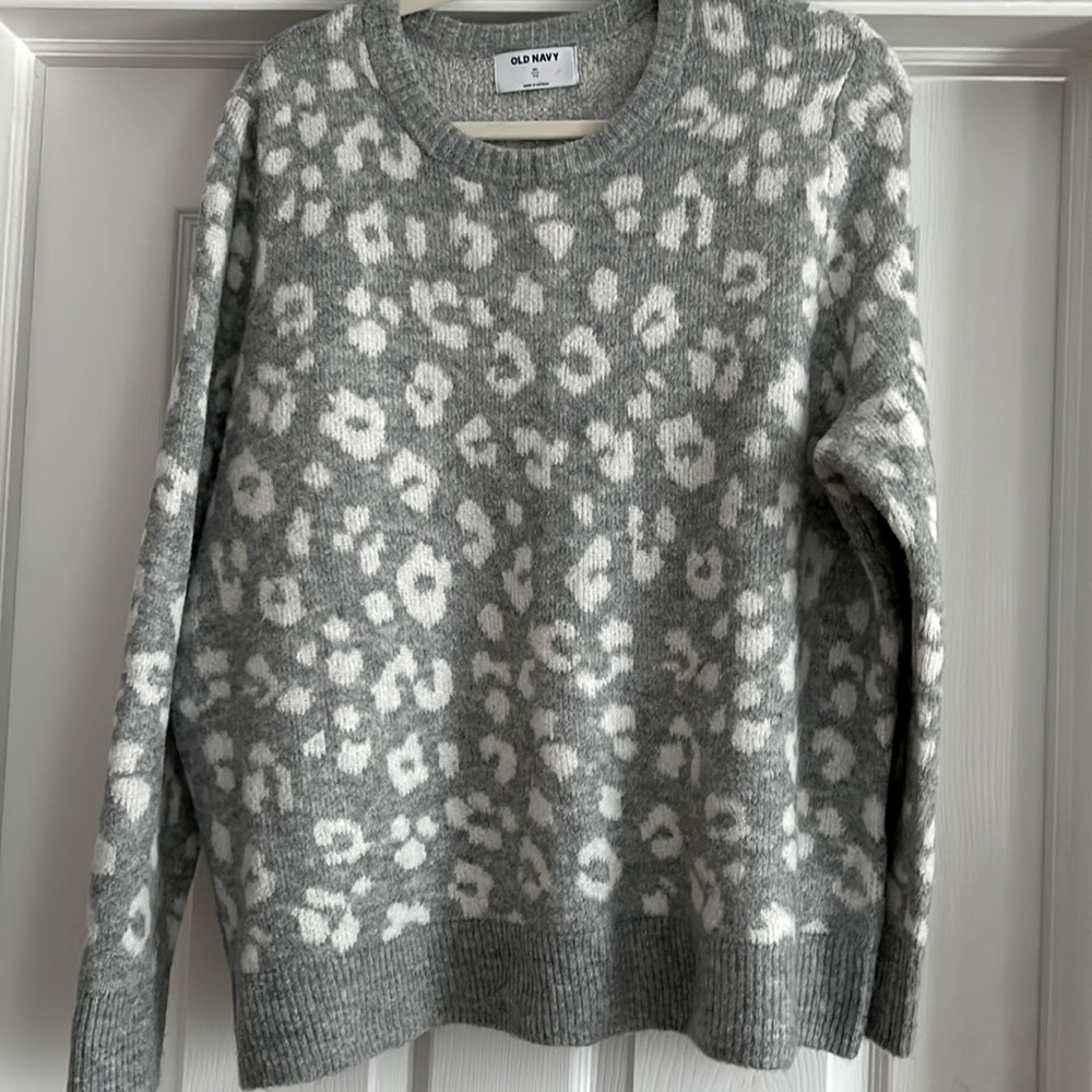 Old Navy grey and off white cheetah print sweater